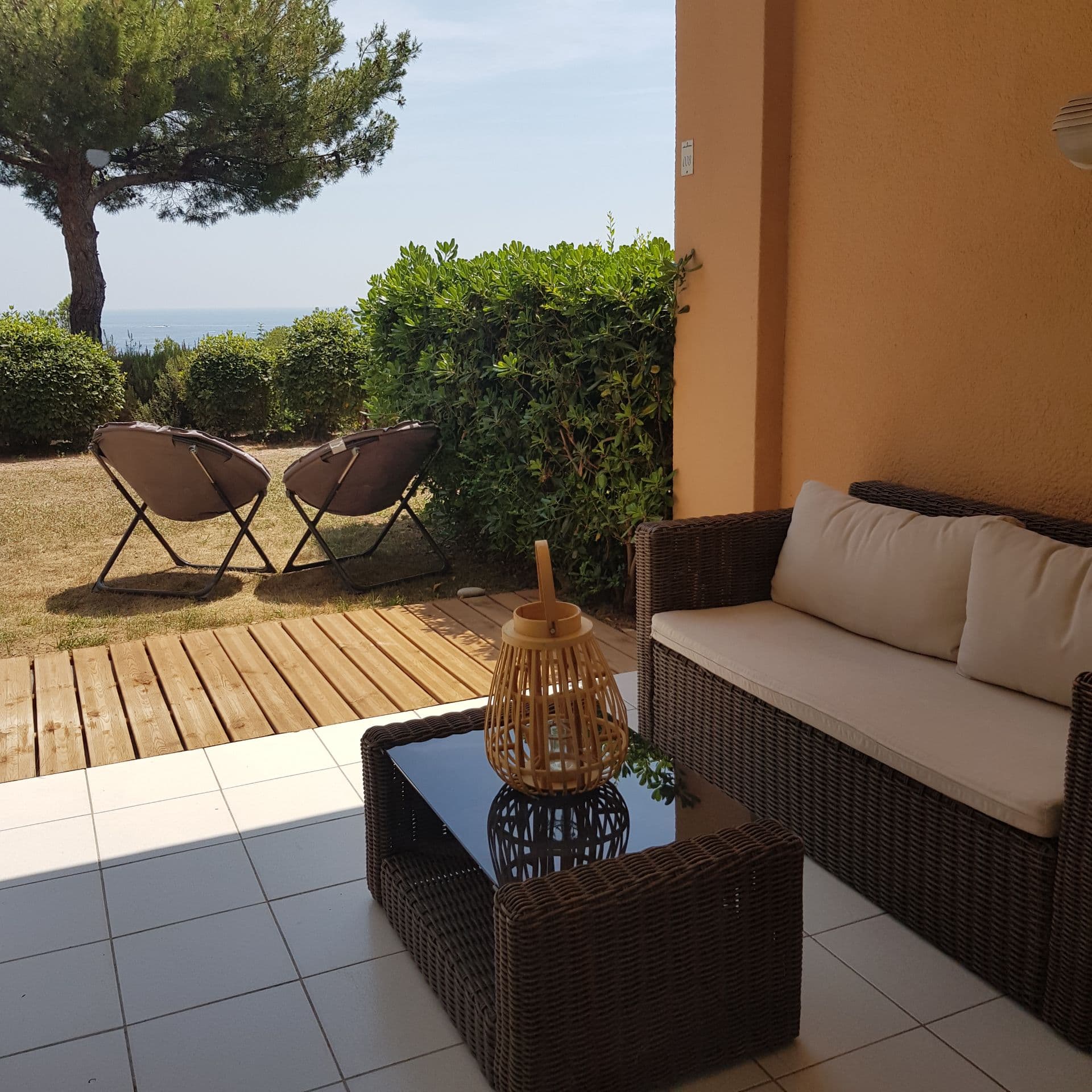 Cap Esterel - Cadre privilégié pour très beau T2 tout confort - Vue mer - Climatisation - Rez de jardin.
